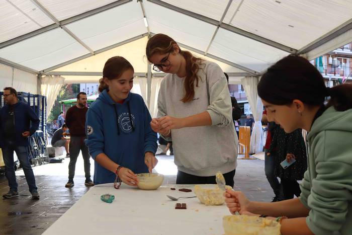 Eskuak zikinduz aritu dira s 15 1665306831770