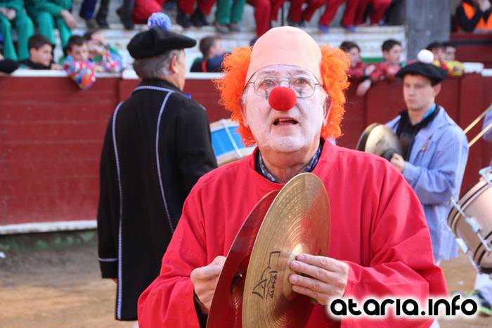 ostegun gizena 2016 zezen plaza 87 1454608288059