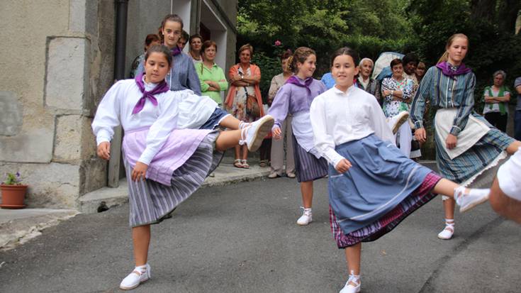 Mezaren osteko dantza