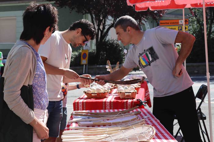 Artisau eta janari postuz be 36 1653821446336