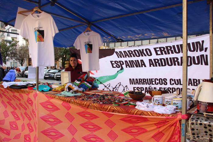 Gabonetako azokak jende asko 42 1576941768270