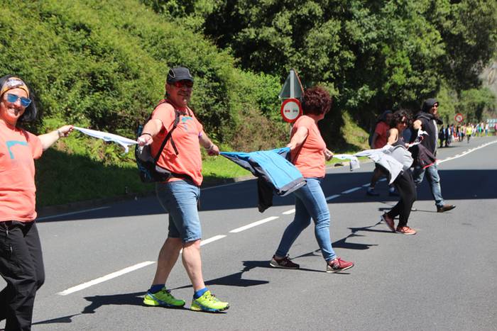 Eskuak batuta, desio bakarre 58 1528640906185