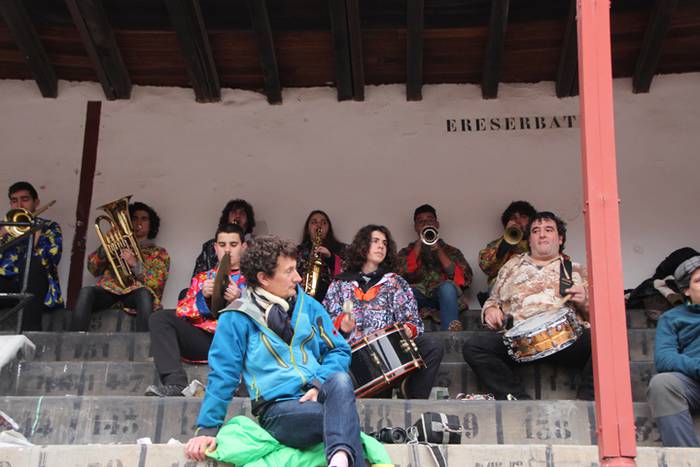 Txaranga eta zezenak piñata  25 1488738869451