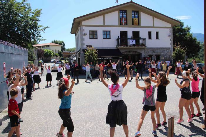 Suziriari aurrea hartu diote 30 1565791757420