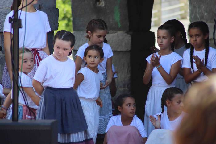 Dantzan igaro dute goiza Liz 49 1630841486398