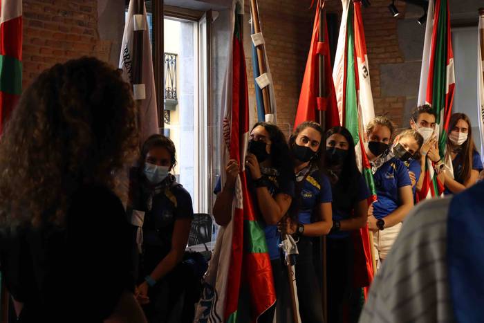 Tolosa urdinez jantzi da 9 1632073493525