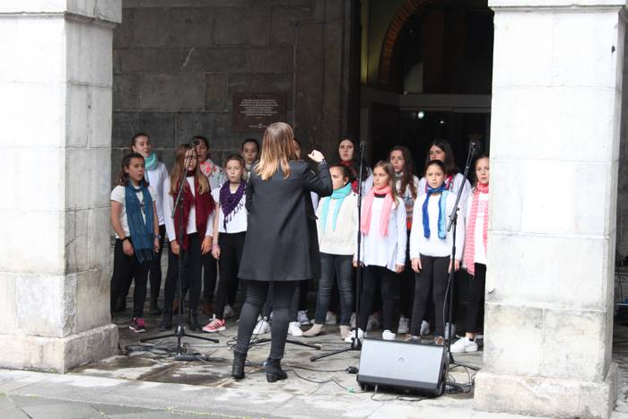 Musikariek Tolosako kaleak h 2 1558801936636