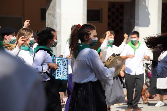 Berriro ere elkarri eskutik  86 1632576985628