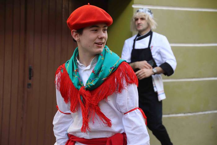 Dantzatzen duen herria 20 1581859441256