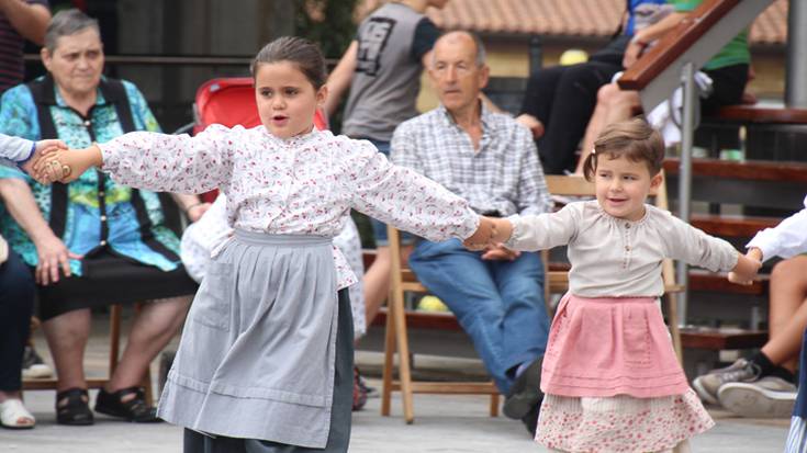 Dantzarako tradizioari eutsiz