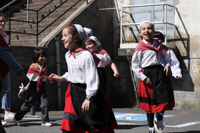 Dantzari eguna ari dira ospa 17 1652614045374