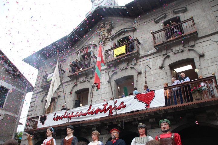 Txintxarri abesbatzak lehertuko du txintxarrien festa