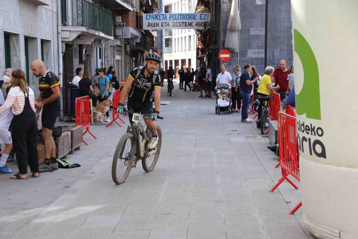 Irrintzi Txirrindularitza El 40 1633182228882