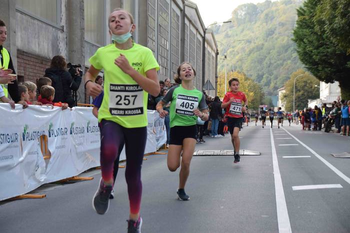 Gozatu egin dute txikienek S 63 1634039502766