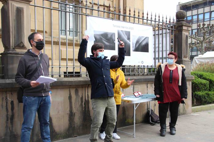 Sari nagusia 'Azala' izeneko 20 1606581803875