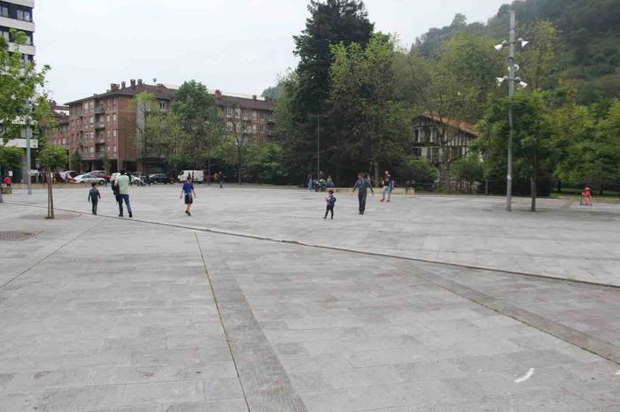 Haurrak kalera atera dira 39 1587900348411