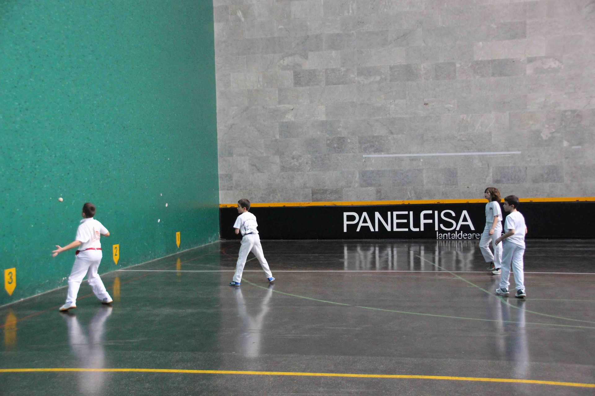 Pilota ikastaroak Intxurreren eskutik