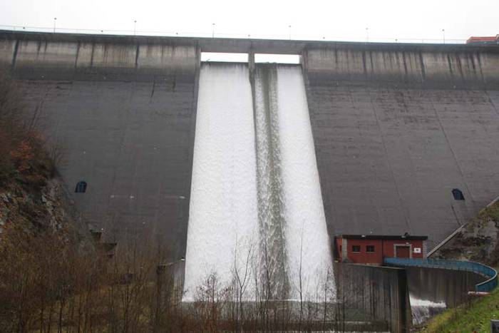 Ibiur urtegia guztiz beteta  5 1519146760195