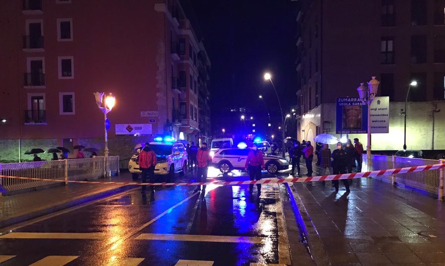 Polizia vs. birusa