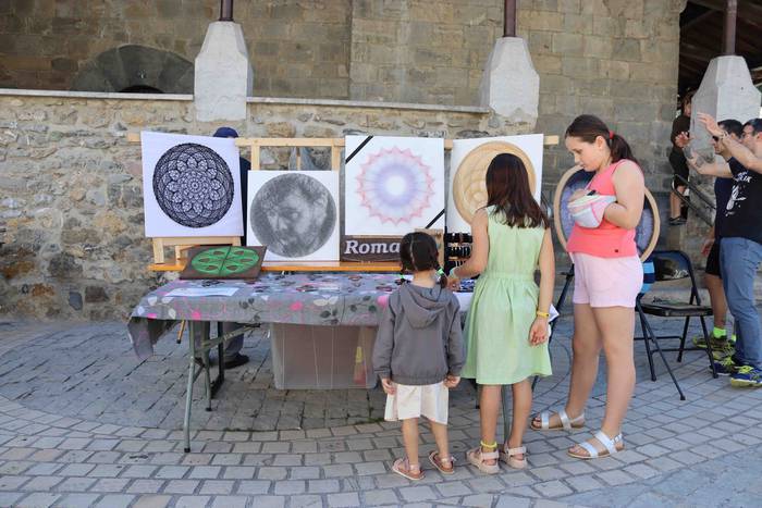 Artisau eta janari postuz be 11 1653821434629