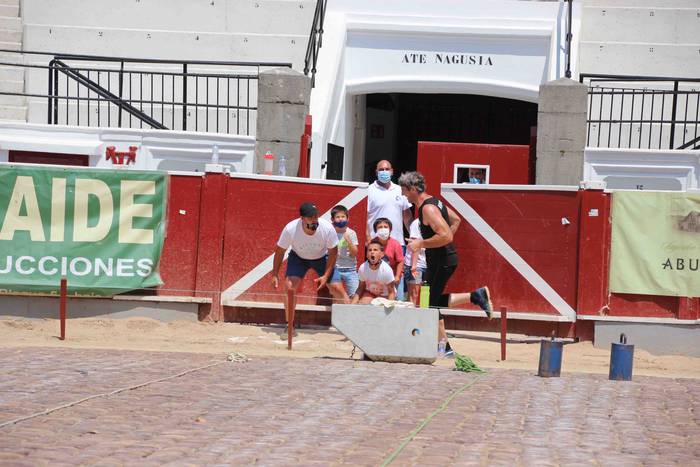 Arria V.a eta Izeta VI.a iza 128 1596214426671