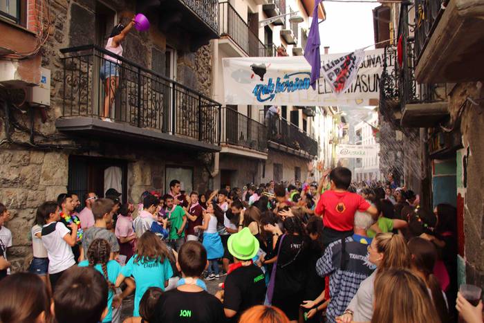 Kalean gora eta behera, kuad 104 1564506861950