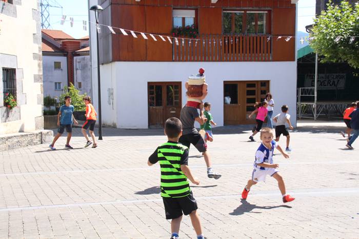 ADUNAKO JAIAK 2017. TXUPINAZ 25 1502544718563