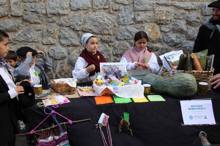 Auzolanaren fruitu, azoka 70 1541961597604