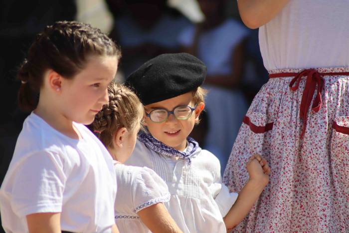 Dantzan igaro dute goiza Liz 54 1630841488422