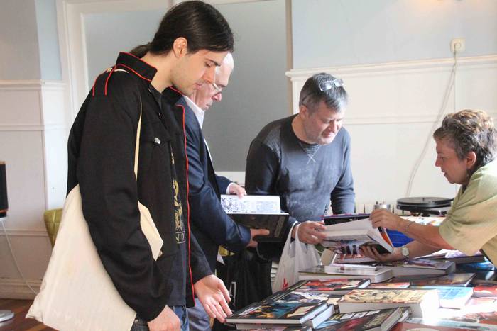 Kasinoan, disko eta liburu a 15 1567859717633