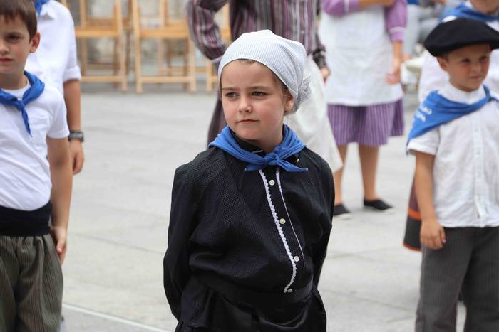 Dantzak, txistuak eta trikit 2 1565549068854