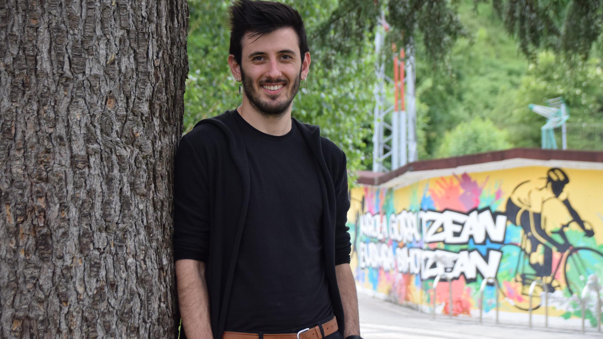 «Ikasi dudana eta gero, beste begi batzuekin ikusten ditut pelikulak»