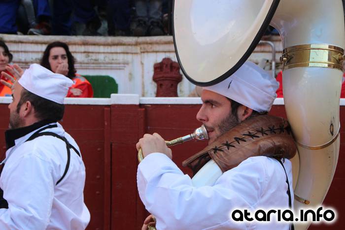 ostegun gizena 2016 zezen plaza 44 1454608272941