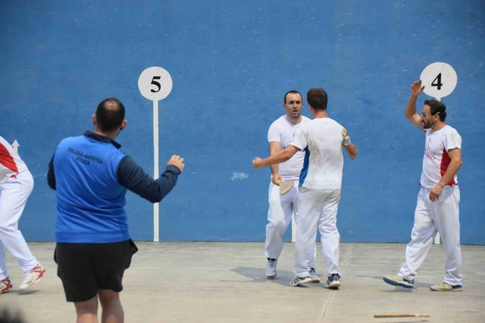 Txapelak jantzi dituzte 52.  25 1627714821738