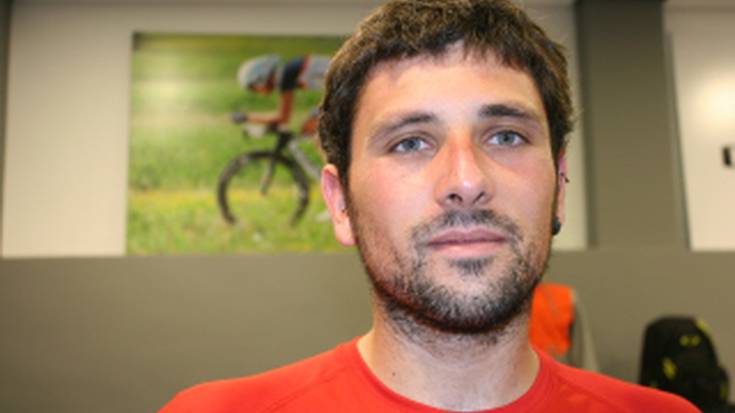 Yon Gonzalez: "Ezin dugu helmuga gurutzatu aurretik eskuak altxatzen dituen txirrindularia izan"