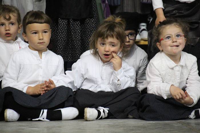 Dantzari txiki eguna anoetan 12 1463914942812