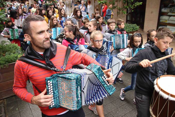 Hauspoa trikitiari 24 1570286789668