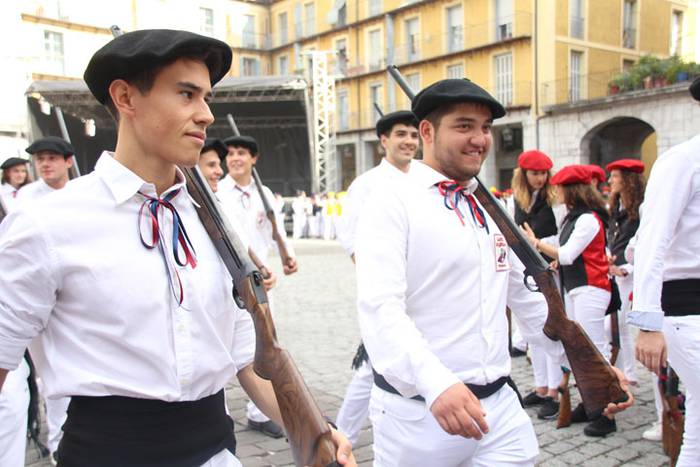 Lizarrez apaindutako kaleeta 90 1498311680303