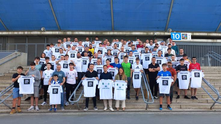 Sei herri eskuz, eta hiru gomazko paletan