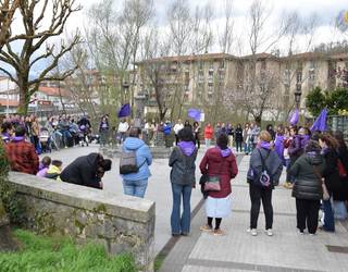 Anoeta eta Irura arteko zubia moretu dute