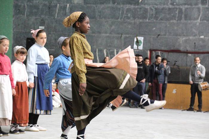 Dantzari txiki eguna anoetan 31 1463914950618