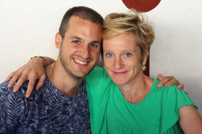 Helduak mahaiaren bueltan, e 5 1502640606286