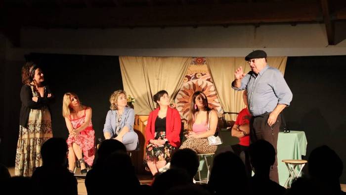 Segurako Xirikara antzerki taldeak emanaldia eskainiko du ostiralean, Ibarran