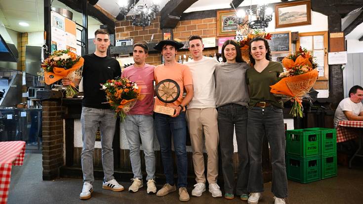 Ion Izagirreri omenaldia Urkamendi elkartean