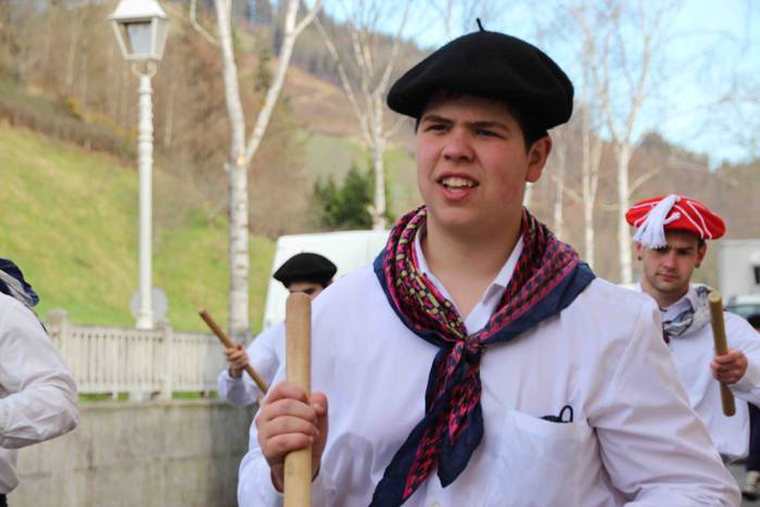 Ajerik gabe, makila eta lau  58 1551618116447