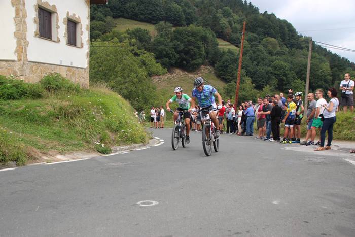 Maldan gora plazara heldu ar 43 1502801496963