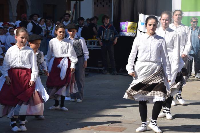 Dantzari txikiak, goizeko pr 104 1491667014888