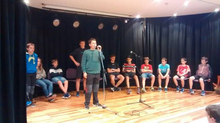 BERTSO-ESKOLETAKO IKASLEEK KURTSO AMAIERAKO BERTSO SAIOAK ESKAINI DITUZTE