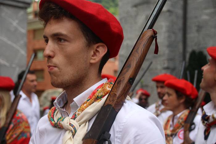 Santuek eta dantzariek poztu 7 1498312211402