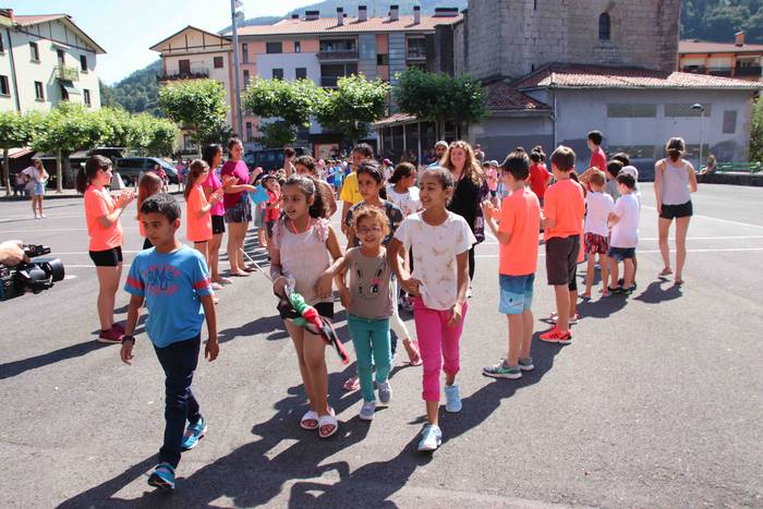 Saharako haurrei harrera egi 19 1530544089191